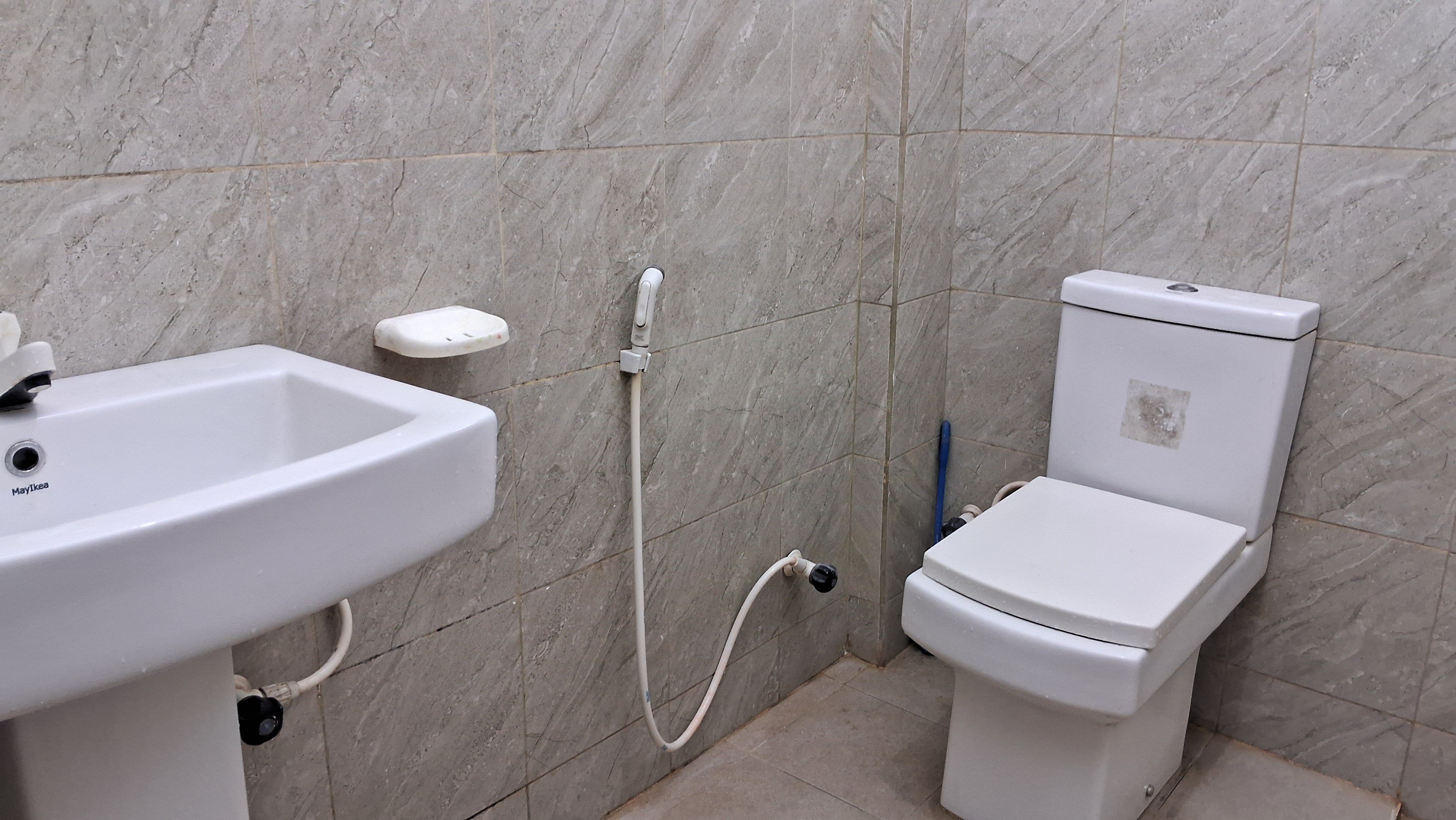 2 Bed room house for short term rent - Image 4
