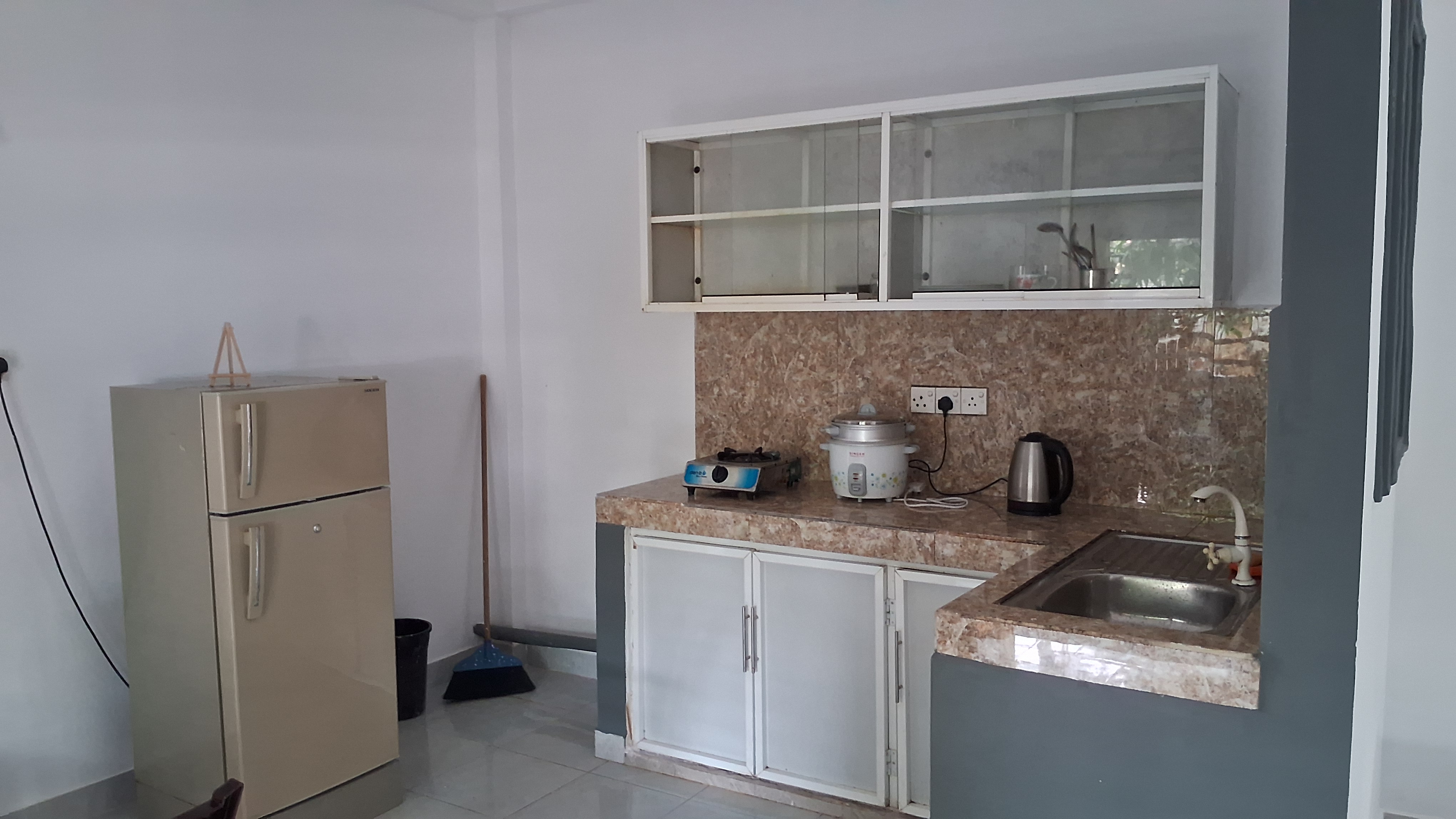 2 Bed room house for short term rent - Image 2