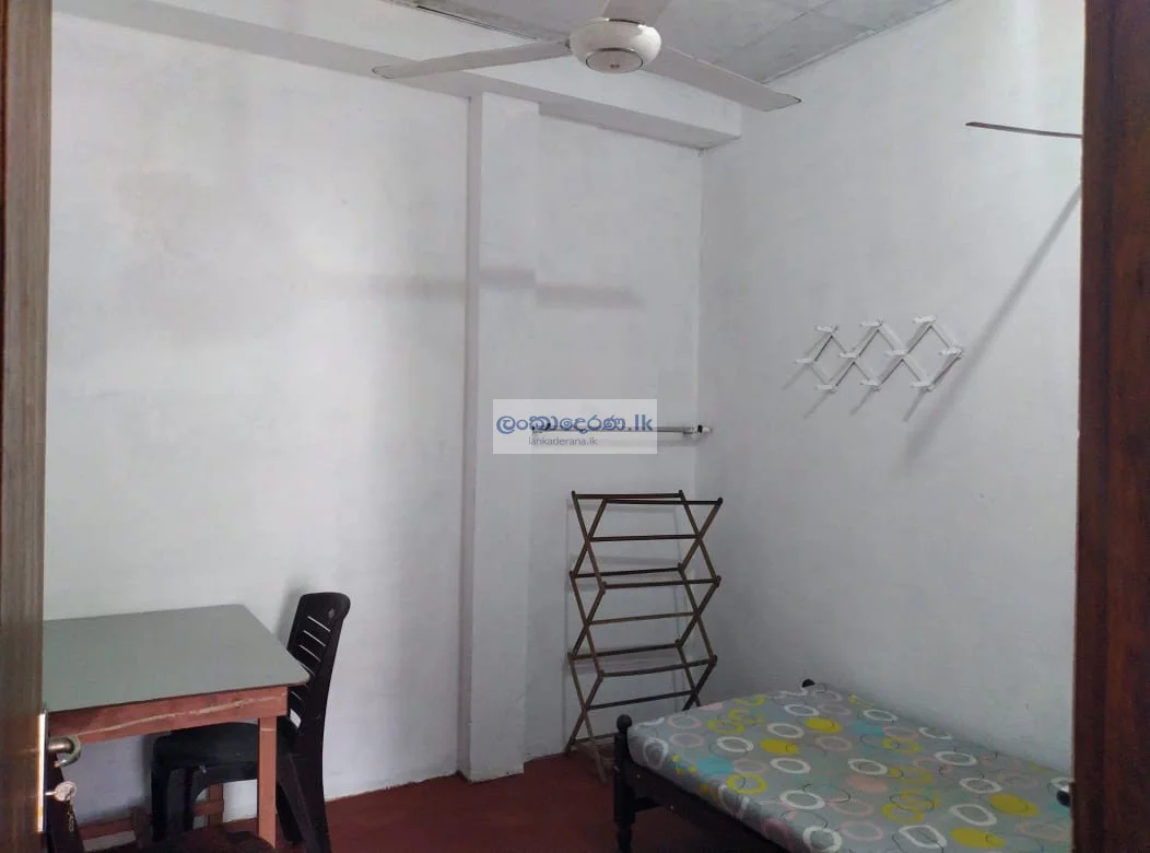 Single Room available for working girl