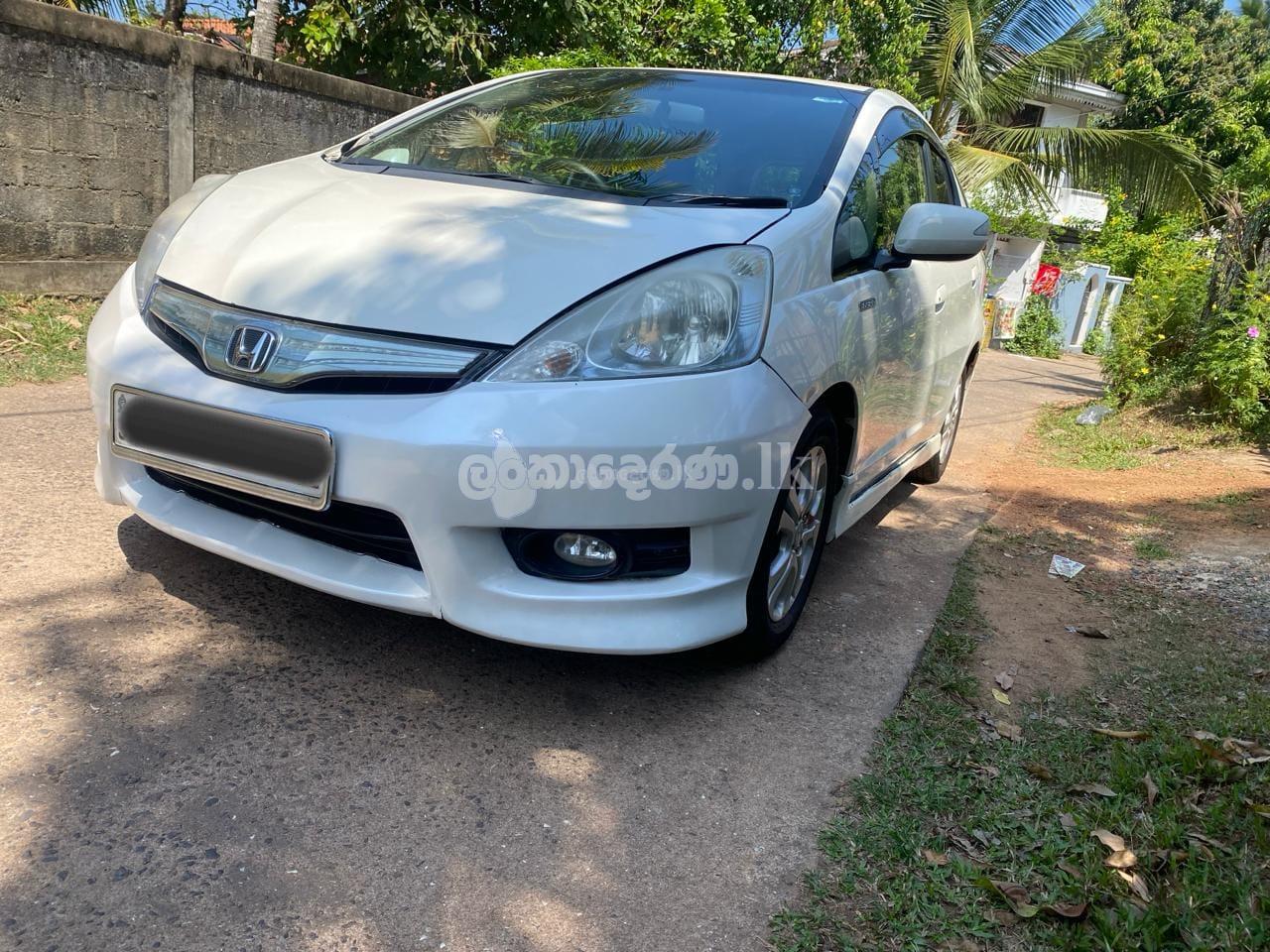 Lanka Derana | Rent a car Honda Fit Shuttle - Lanka Derana