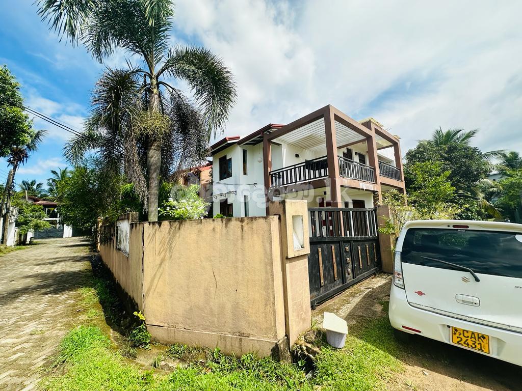 (S135) Luxury 2 story house for sale in Battaramulla Himbutana