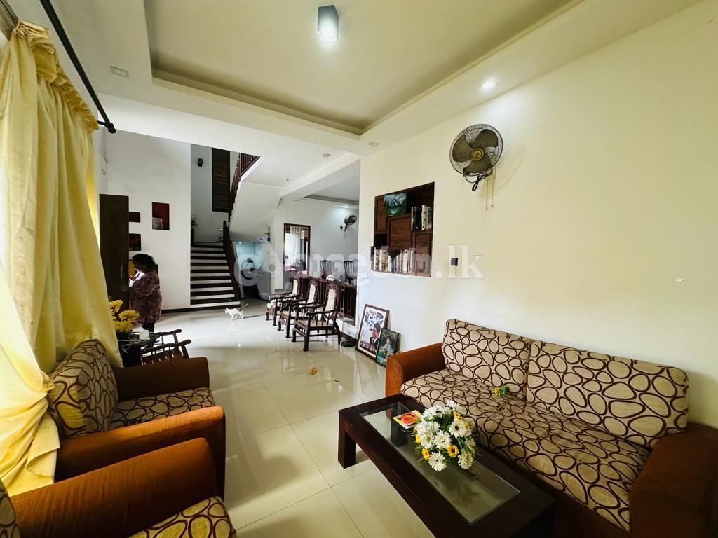 (S135) Luxury 2 story house for sale in Battaramulla Himbutana