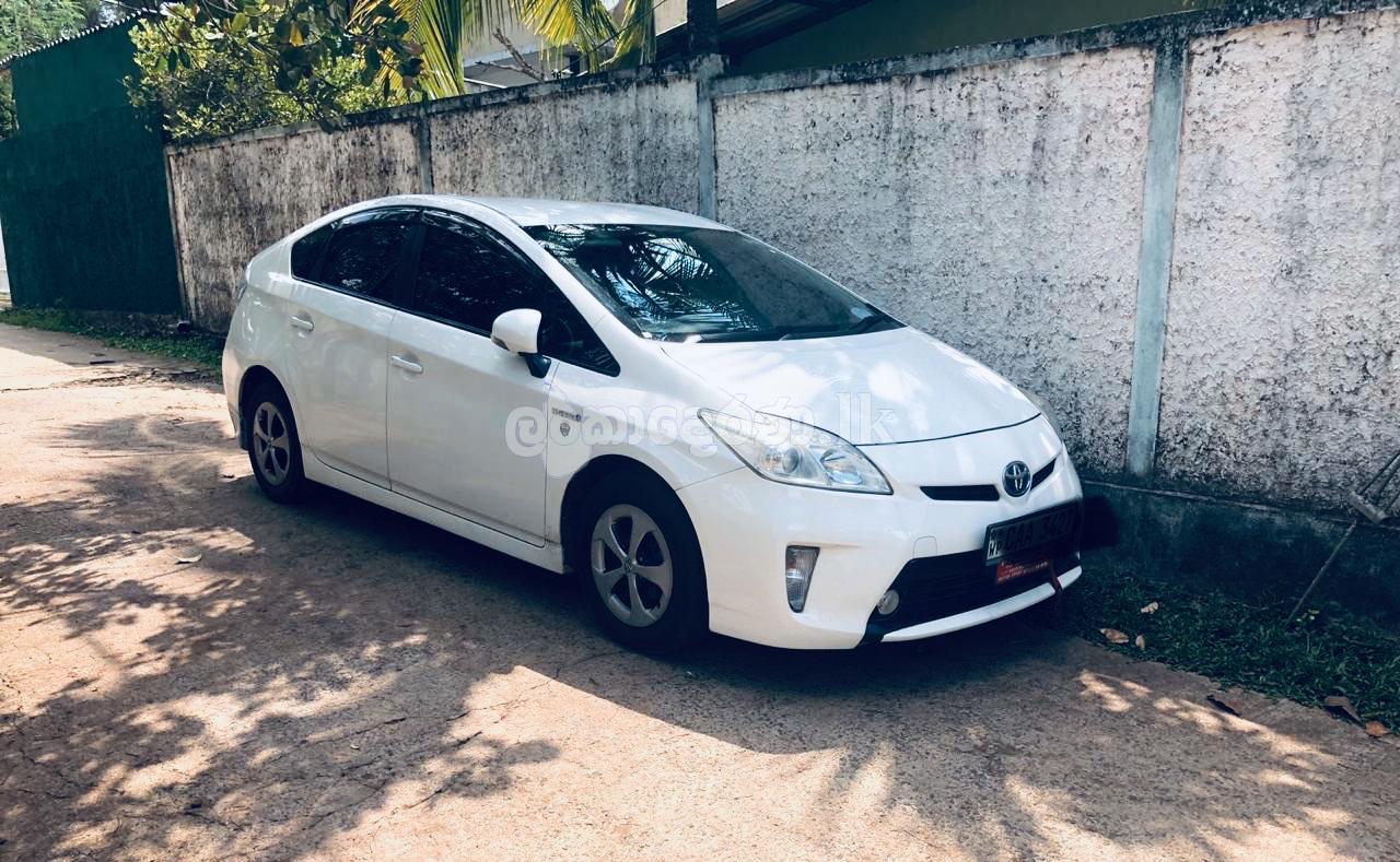 Rent a car Toyota prius