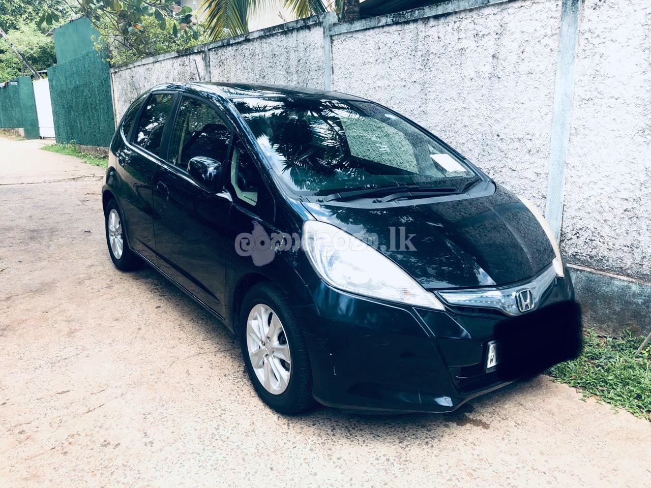 Rent a car Honda Fit Shuttle