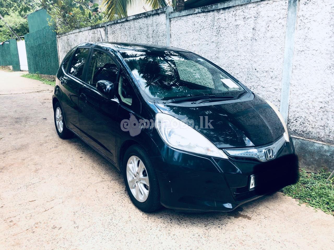 Rent a car Honda Fit Shuttle 1
