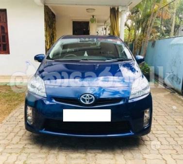 Rent a car Toyota prius 1