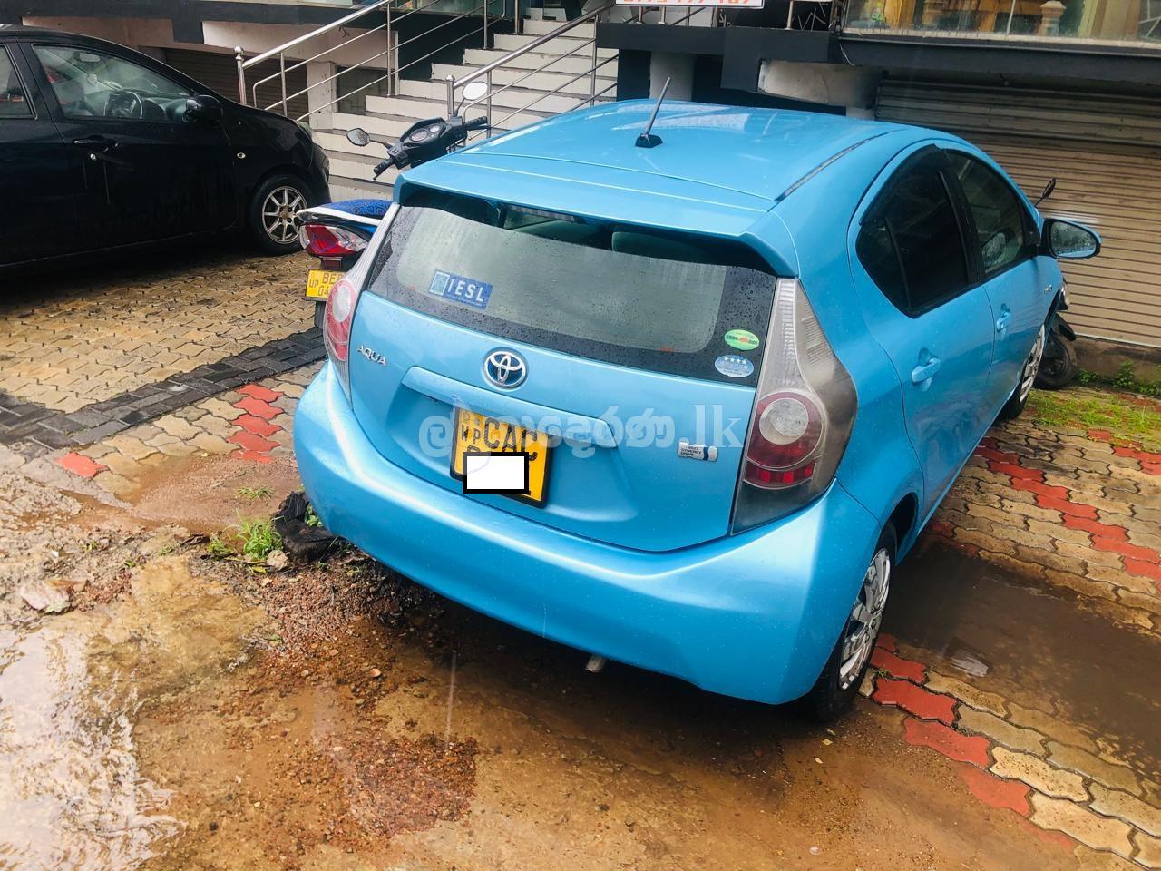 Rent a car toyota Aqua