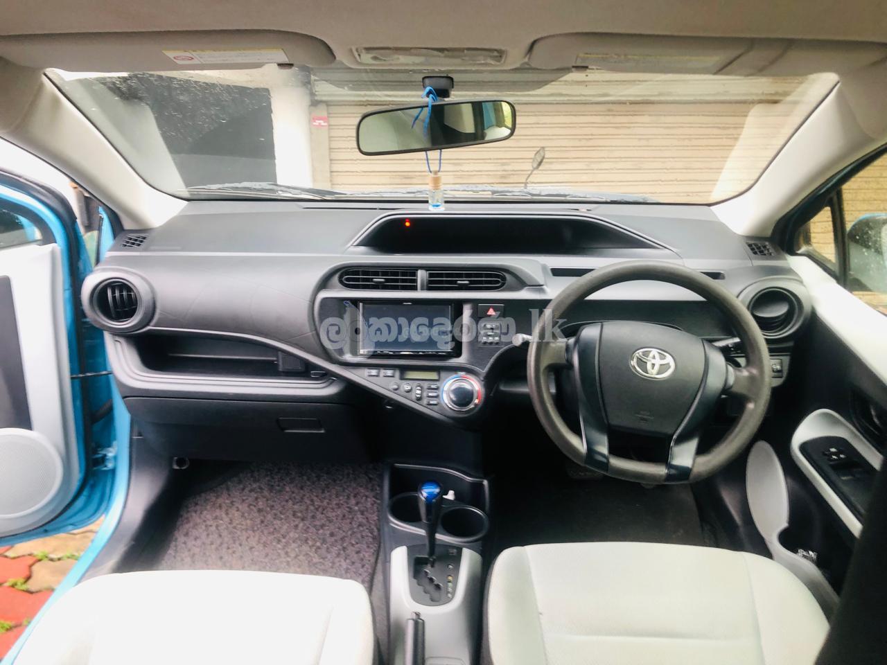 Rent a car toyota Aqua