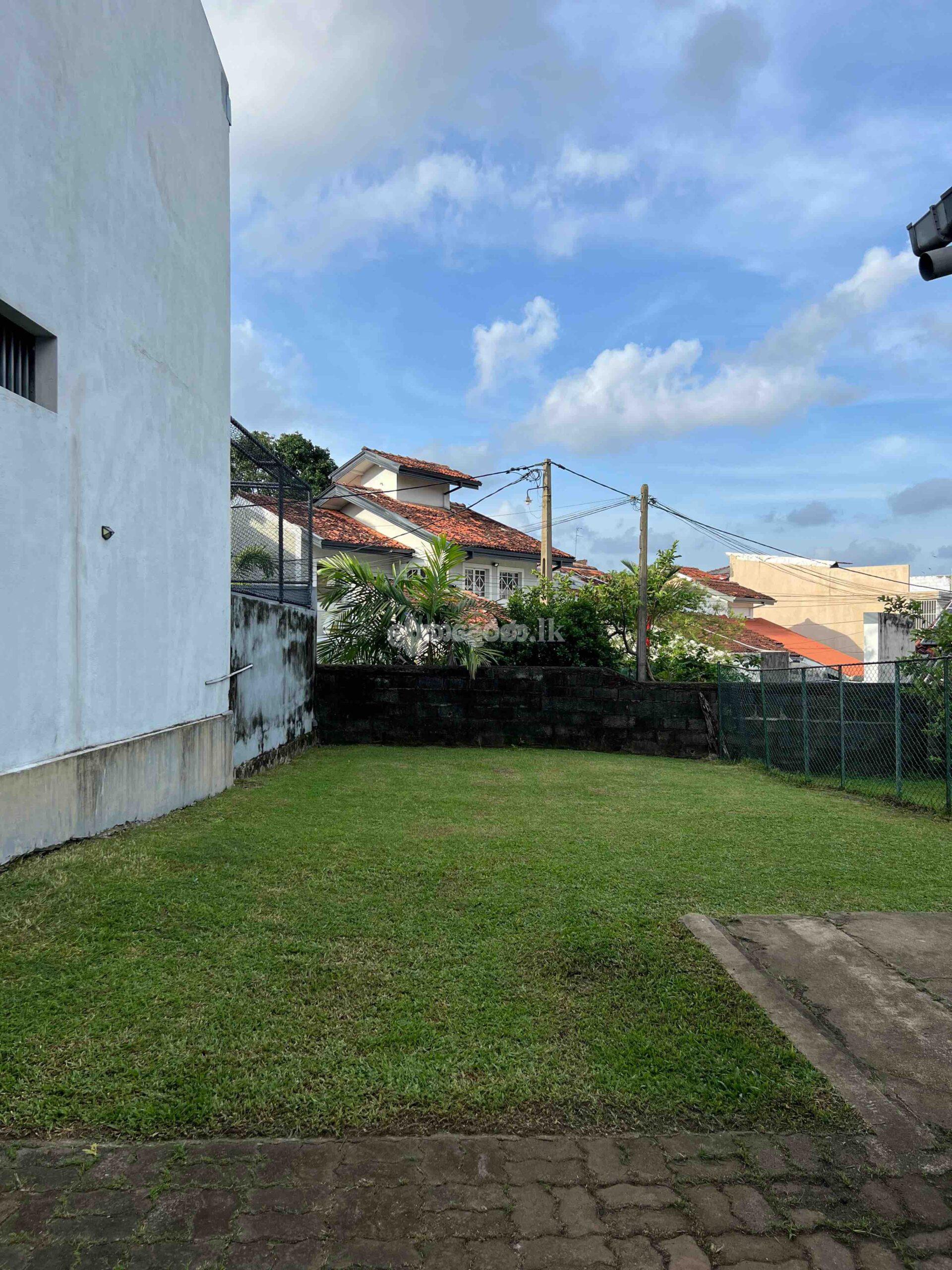 LAND WITH HOUSE FOR SALE! MIRIHANA-NUGEGODA HIGHEST OFFER!