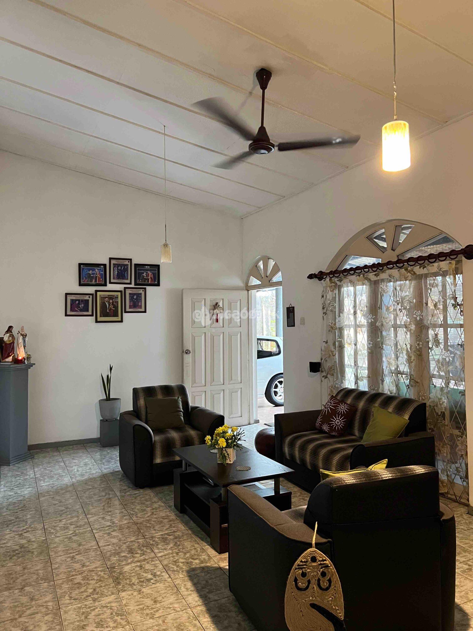 LAND WITH HOUSE FOR SALE! MIRIHANA-NUGEGODA HIGHEST OFFER!