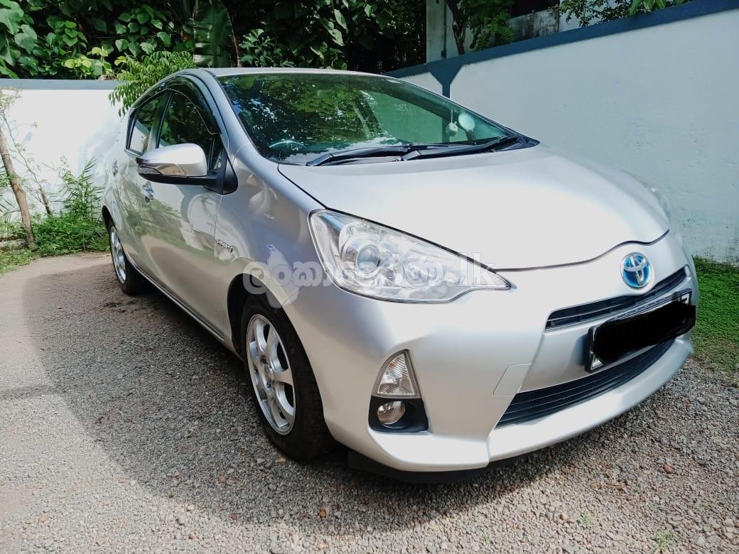 Rent a car toyota Aqua