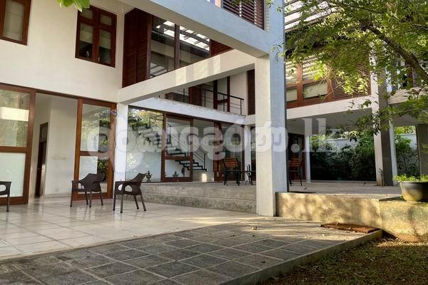 Code 3782 House for saleAthurugiriya