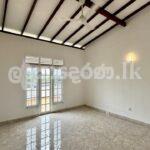 House For Sale: Athurugiriya