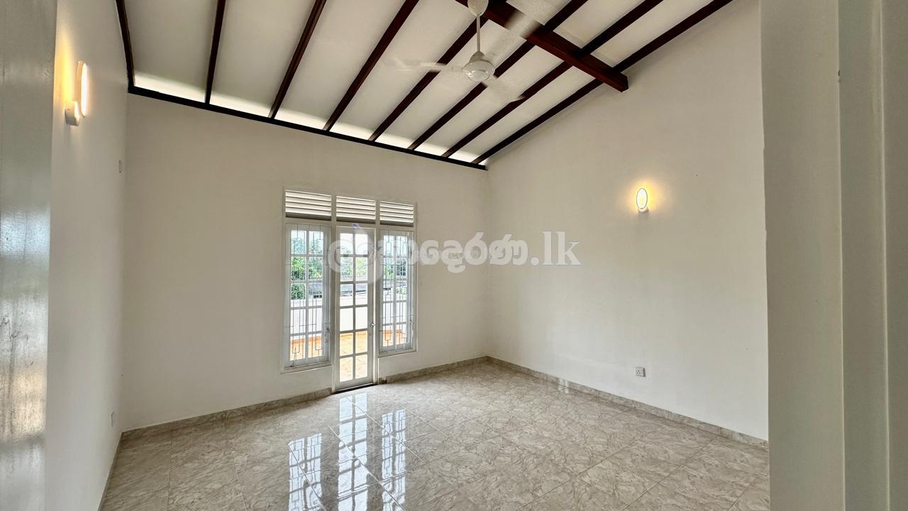 House For Sale: Athurugiriya