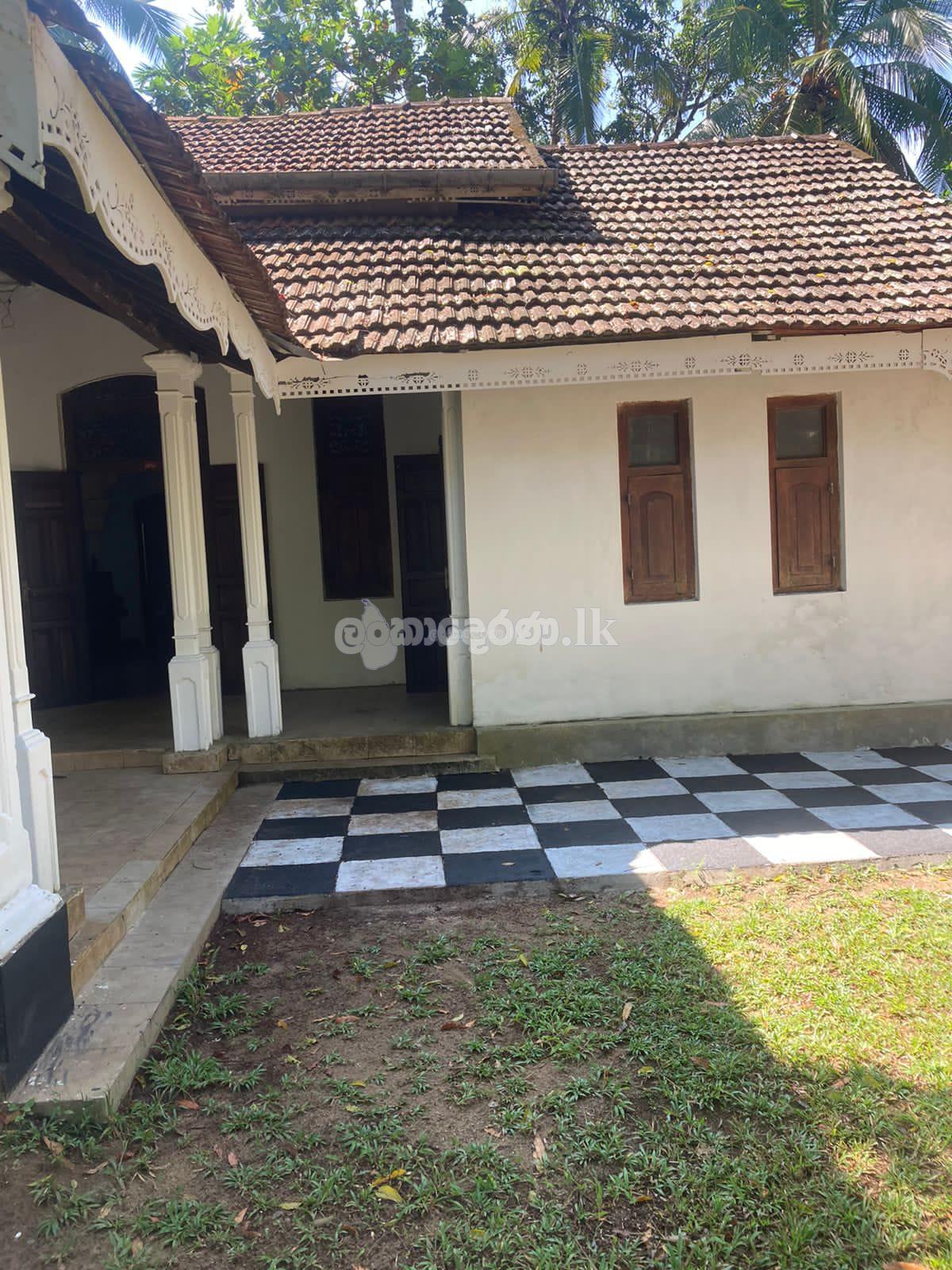 House with 43 purch land is for rent in Haltota, Bandaragama