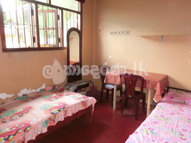 Room space for rent only for ladies with food or without food