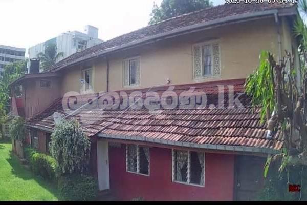 Code 3852 Land with a bungalow for sale Dehiwela