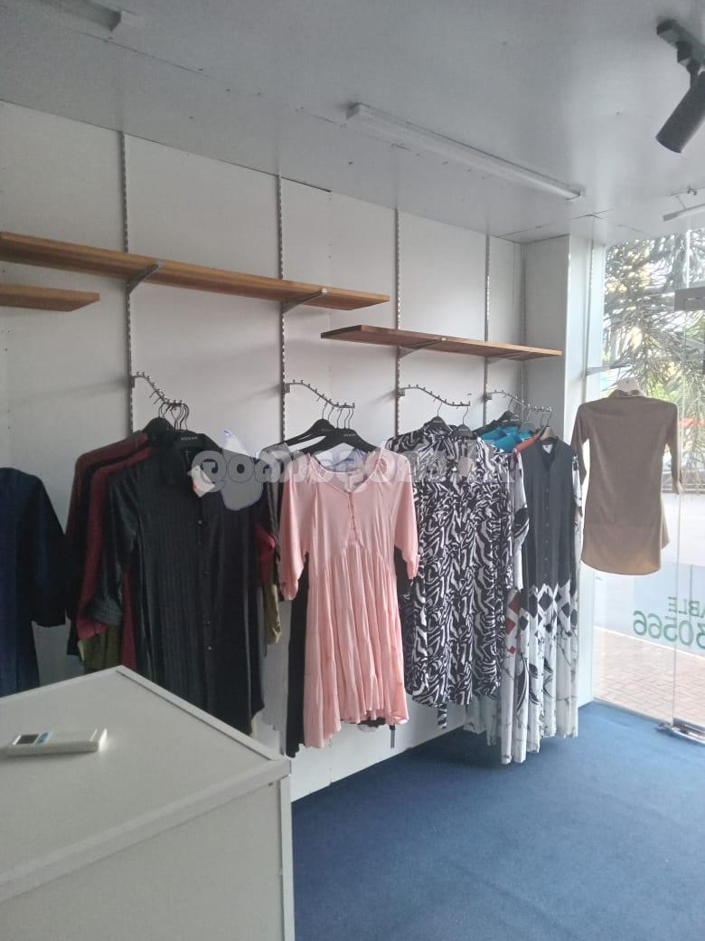 පාර්ලිමේන්තු පාරට මුහුණලා කුලියට දීමට කඩ සාප්පුවක්. කොළඹ 08