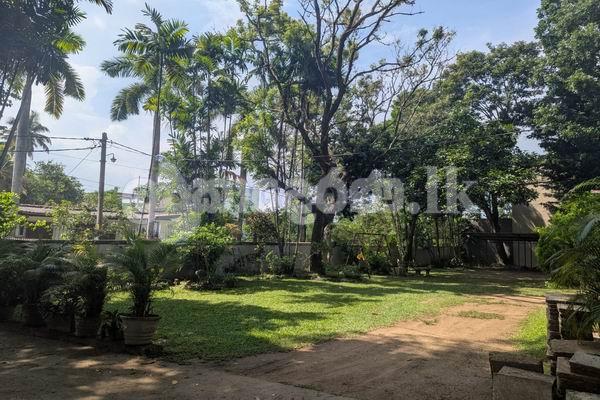 Code 3900 Lands with  house for sale Nedimala