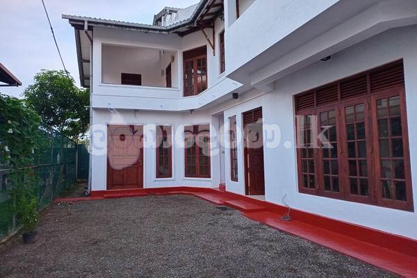 Code 3943 H0use for sale Moratuwa