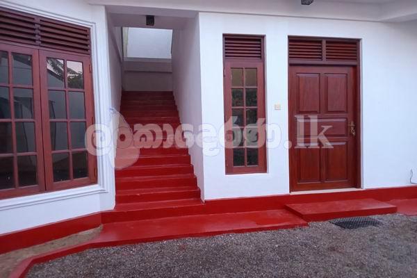 Code 3943 H0use for sale Moratuwa