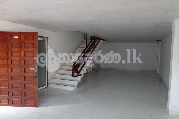 Code 3948 Land with a lucury house for sale Col05