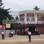 කොළඹ පාරට 100m දුරින් මහවැව නගරයට සමීපව බක්මිවලාගාර මාවතේ ශ්‍රීලක් මාවතෙන් අක්කරයක ඉඩමක් වහාම විකිණේ( (බාලසූරිය මුදලි ඉඩම)